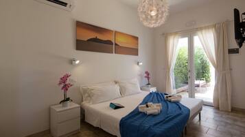 1 bedroom, desk, iron/ironing board, WiFi