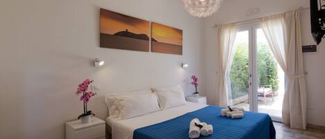 1 bedroom, desk, iron/ironing board, WiFi