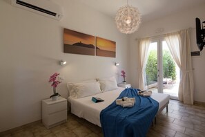 1 bedroom, desk, iron/ironing board, WiFi