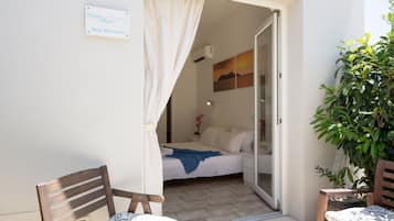 1 bedroom, desk, iron/ironing board, WiFi