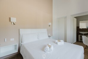 1 habitación, caja de seguridad en la habitación y escritorio 