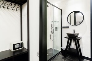 Dusche, Haartrockner, Bidet, Handtücher