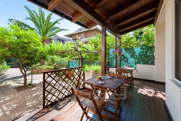 Outdoor dining - House Marcella - Camera Lilla (Cagliari)