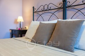 1 bedroom, WiFi, bed sheets - House Marcella - Camera Lilla (Cagliari)