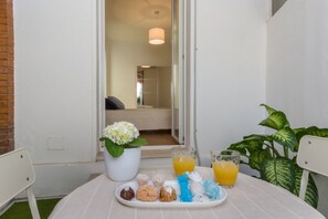 Outdoor dining - AcquaChiara Suite - Elegance and Comfort in the Heart of Cagliari (Cagliari)