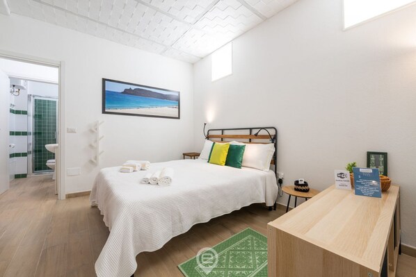 1 slaapkamer, een strijkplank/strijkijzer, wifi, beddengoed