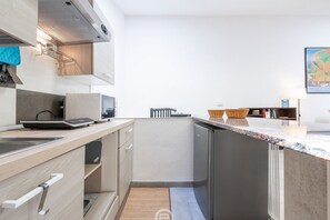 Fridge, microwave, stovetop - Saturnino - Apartment (Cagliari)