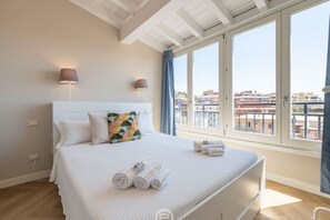 1 bedroom, desk, travel cot, WiFi