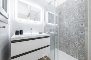 Shower, hair dryer, bidet, towels - Carlo's House (Cagliari)