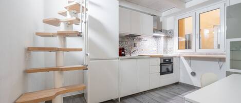 Kühlschrank, Ofen, Herdplatte, Geschirrspüler