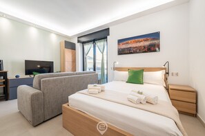 1 habitación, tabla de planchar con plancha, cuna de viaje y wifi 