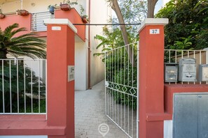 Property grounds - Monteverdi Apartments - Studio 1 (Cagliari)