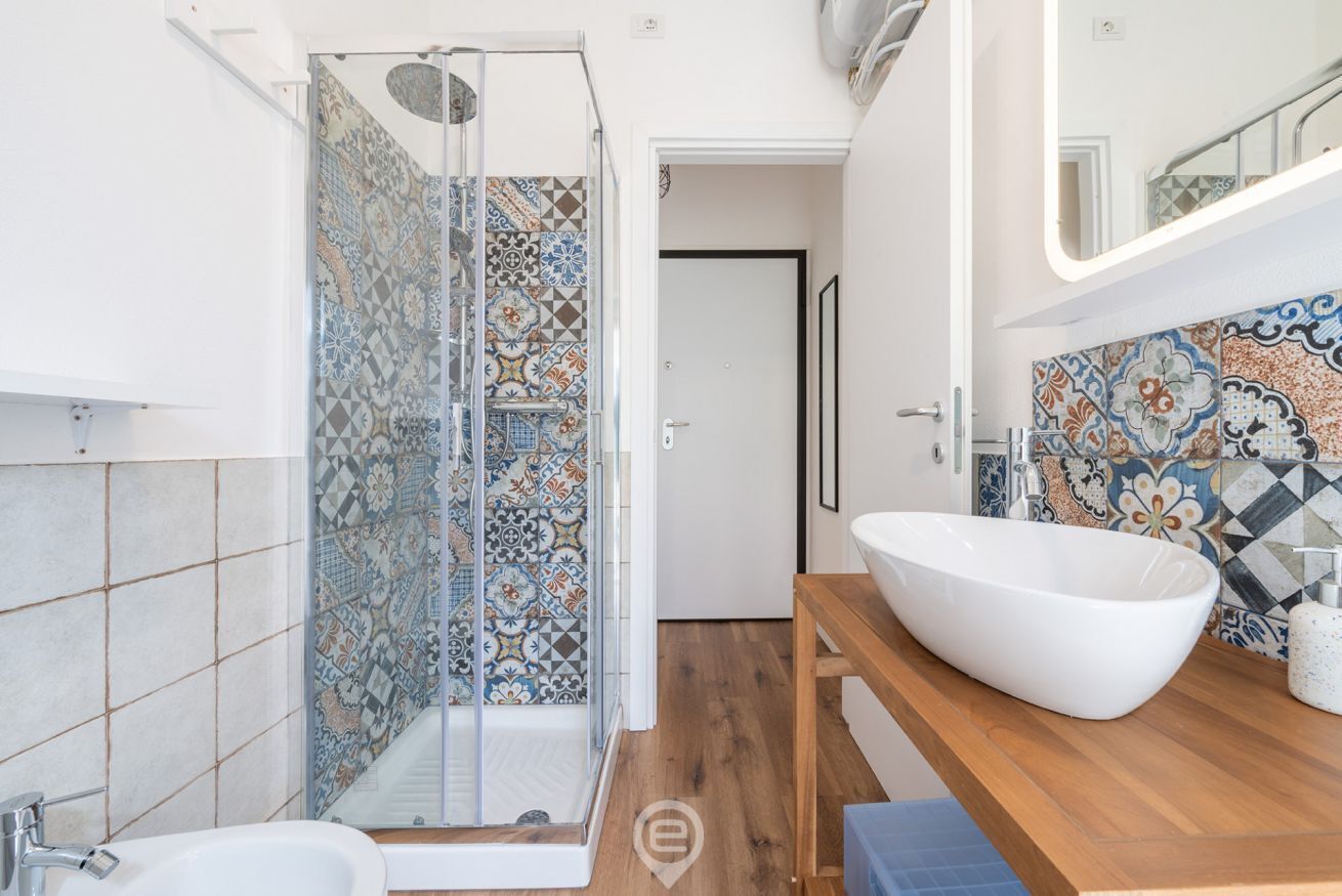 Dusche, Haartrockner, Bidet, Handtücher