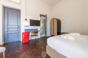 1 habitación, tabla de planchar con plancha, cuna de viaje y wifi 