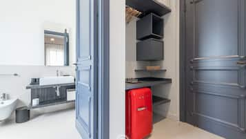 Dusj, hårføner, bidé og håndklær