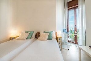 2 bedrooms, iron/ironing board, travel cot, WiFi