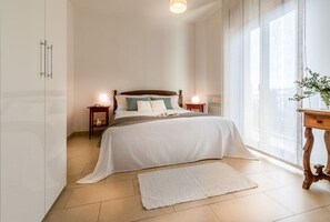 2 bedrooms, iron/ironing board, travel cot, WiFi