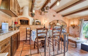 Dining - 3 bedroom pet friendly home in Imperia (Imperia)