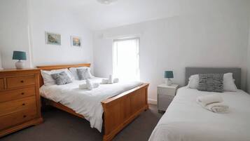 2 bedrooms, iron/ironing board, free WiFi, bed sheets