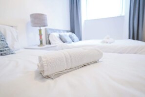 2 chambres, fer et planche à repasser, Wi-Fi gratuit, draps fournis