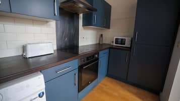 Fridge, oven, stovetop