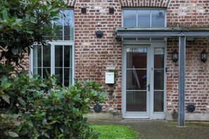 Exterior detail - 2 Bedroom near Hospital with Free Parking (4 Beds) (Belfast)