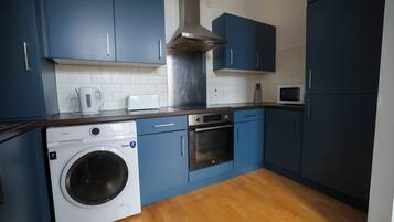 Fridge, oven, stovetop