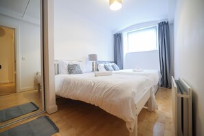 2 chambres, fer et planche à repasser, Wi-Fi gratuit, draps fournis
