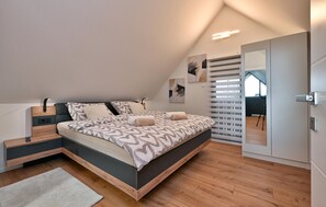 2 soverom, reiseseng for barn, wi-fi (inkludert) og sengetøy