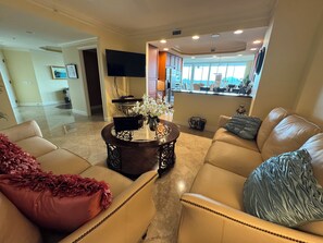 スマートテレビ、DVD プレーヤー