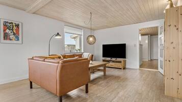 Smart TV, lareira, mesa de pingue-pongue