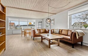 Smart TV, fireplace, table tennis