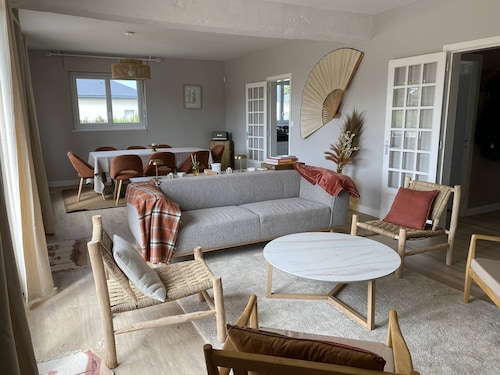 Maison néo-bretonne avec piscine et WIFI dans un quartier calme. 12 pers.