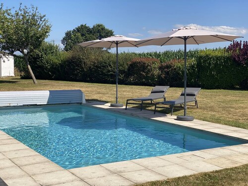 Maison néo-bretonne avec piscine et WIFI dans un quartier calme. 12 pers.