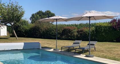 Maison néo-bretonne avec piscine et WIFI dans un quartier calme. 12 pers.