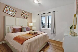 2 chambres, fer et planche à repasser, Wi-Fi, draps fournis