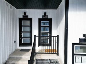 Exterior detail - Elegant 2BR Suite | 7 Mins to Falls | Sleeps 4! (Niagara Falls)