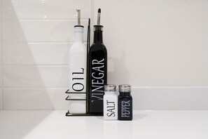 Unclassified image, 5 of 38, button - Central and Lux 2BR Suite with Den and  BBQ Sleeps 6 (St. Catharines)