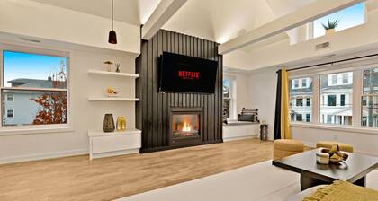 Central and Lux 2BR Suite with Den and BBQ Sleeps 6