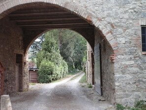 Property grounds - Apartment 'La Casina Nel Borgo' with Mountain View, Private Terrace and Wi-Fi (Cetona)