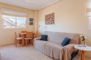 TV - Apartment 'Apartamento Salamanca 4' with Shared Pool, Wi-Fi and Air Conditioning (Santa Pola)