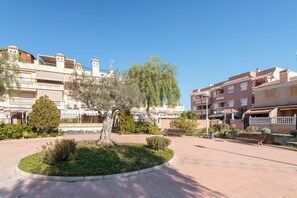 Property grounds - Apartment 'Apartamento Salamanca 4' with Shared Pool, Wi-Fi and Air Conditioning (Santa Pola)