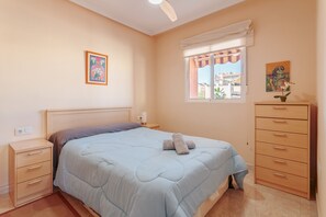 1 bedroom, iron/ironing board, free WiFi, bed sheets - Apartment 'Apartamento Salamanca 4' with Shared Pool, Wi-Fi and Air Conditioning (Santa Pola)
