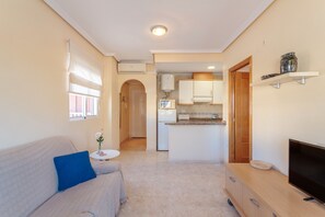 TV - Apartment 'Apartamento Salamanca 4' with Shared Pool, Wi-Fi and Air Conditioning (Santa Pola)