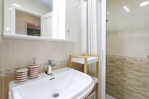 Bruser, hårtørrer, håndklæder