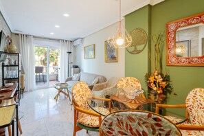 TV - Apartment 'Milada En Santa Pola' with Balcony, Wi-Fi and Air Conditioning (Santa Pola)