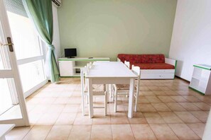 Interior - Two-room apartment of 35 square meters. consisting of a living room/dining area with equipped kitchenette and single sofa bed, double bedroom, bathroom with shower and private balcony complete with table and chairs.Equipped with:- Air conditioning/heatin (Luni Mare)