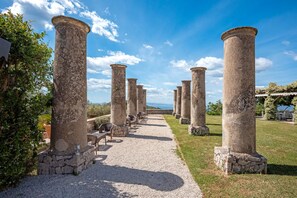 Property grounds - Cottage 'Immerso Nella Natura' with Sea View, Shared Terrace and Wi-Fi (Vico Equense)