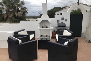 Terrace/patio - Villa 'Las Amapolas' with Private Pool, Wi-Fi and Air Conditioning (Cala en Porter)