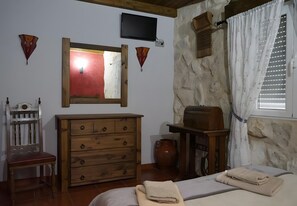 5 bedrooms, free WiFi, bed sheets
